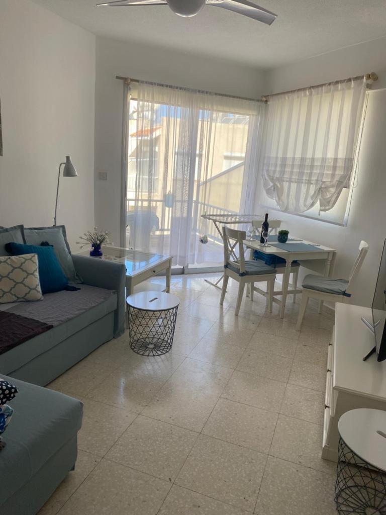 Modern Apartment In Pafos Near The Sea Екстериор снимка